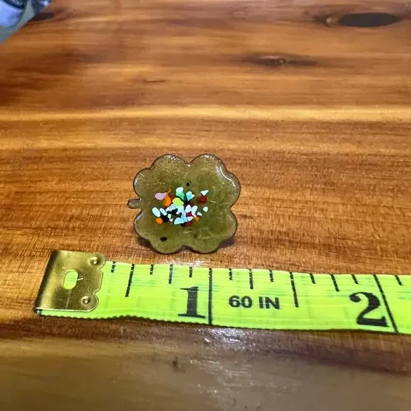 Vintage Handcrafted Earrings Clover Clip On Screw Gold Tone Speckled Center - Picture 8 of 8